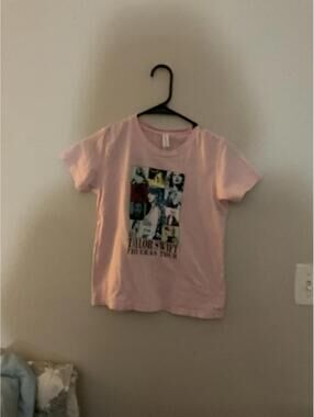 Taylor Swift Pink Eras tour graphic Tee Kids size 10/12